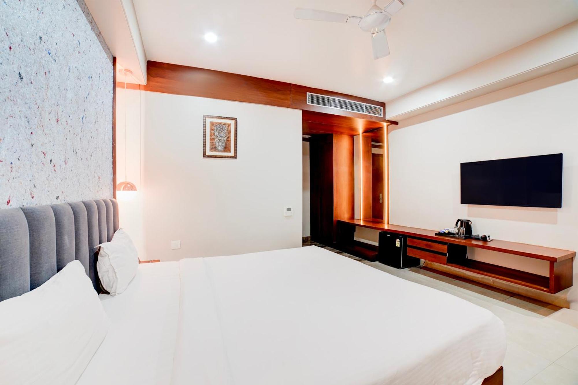 Palette Patel Nagar Hotel Bhopal Buitenkant foto
